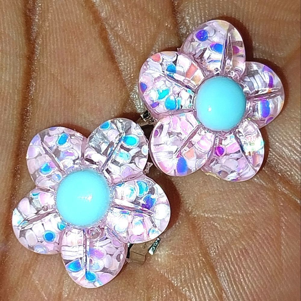 Beautiful girls floral clip-on earrings for kids - Picture 3 of 4